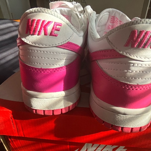 Laser fuschia Nike dunks - Picture 2 of 5